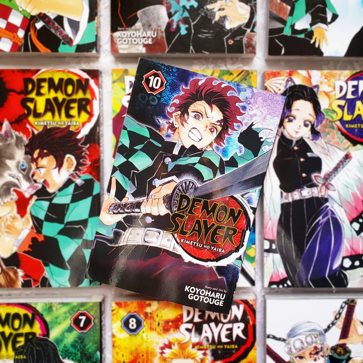 Demon Slayer, Kimetsu No Yaiba Mangá Volume 7 ao 10 - KIT - Mangá