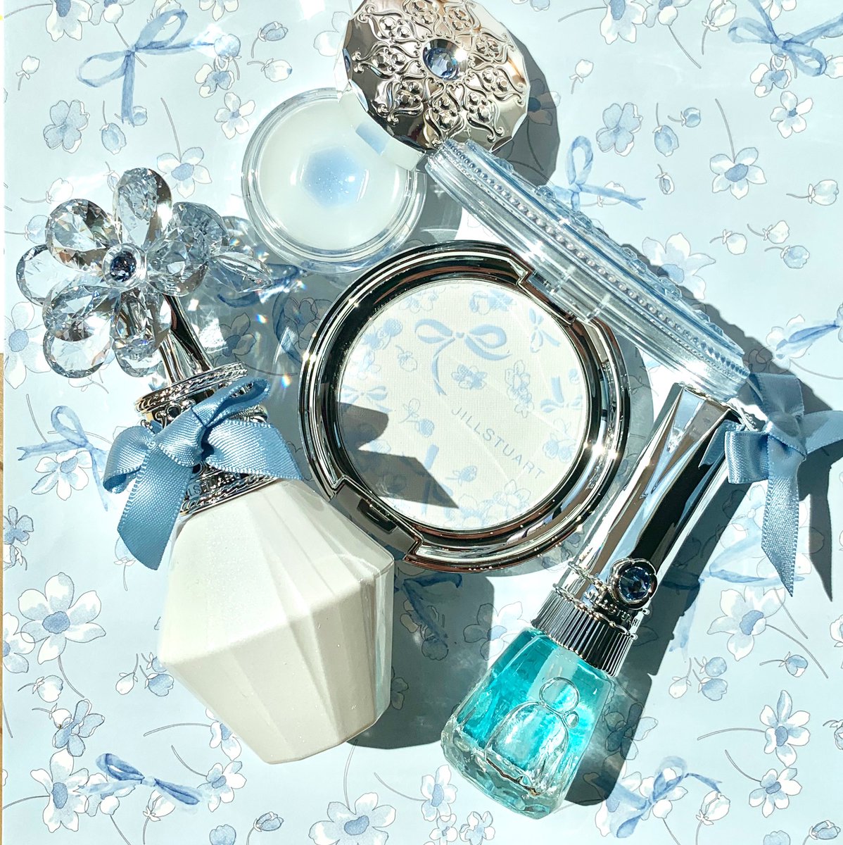 安倍佐和子 ジルスチュアート クリスタルブルームからブルーリボンシャワーの限定アイテムが4月24日登場 花嫁が結婚式で身につけると幸せになれるsomething Four のひとつsomething Blue コレクションでイノセントフェイスパウダー ダイヤモンドグレイズ