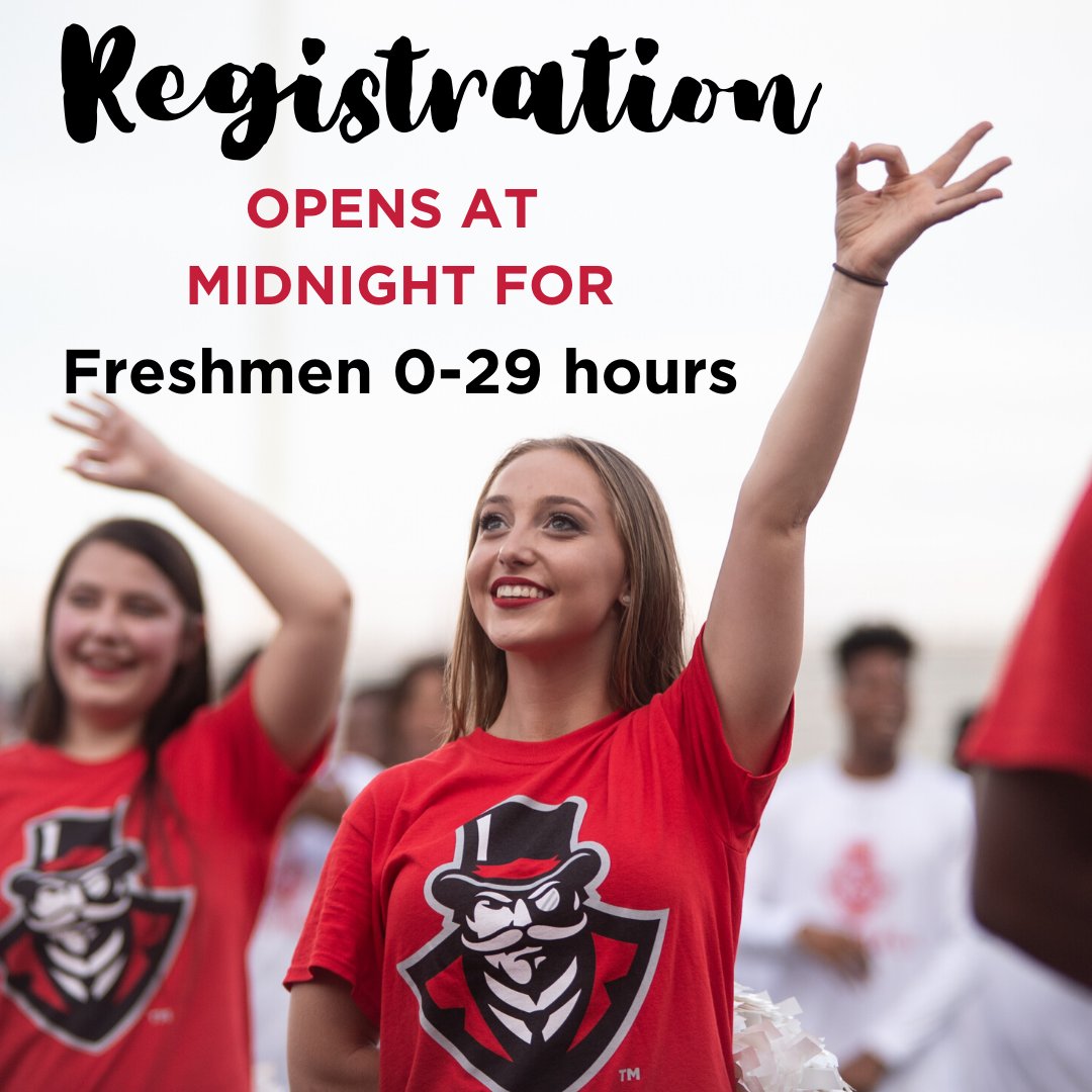 APSUSuccess's tweet photo. Calling all FRESHMEN!! Register at MIDNIGHT and get the classes you need for your next semester! #GovsGetRegistered #APSUSuccess https://t.co/xSbVVh3oAZ