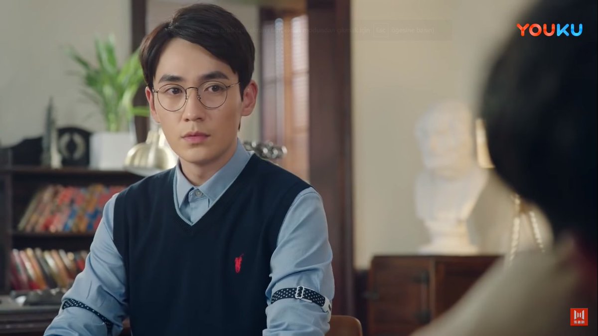 THE WAY HE IS NOT UTTERING A SINGLE WORD AND WAITING FOR AN EXPLANATION FROM SHEN WEI HE IS SO ANNOYED THIS IS SO FUNNY