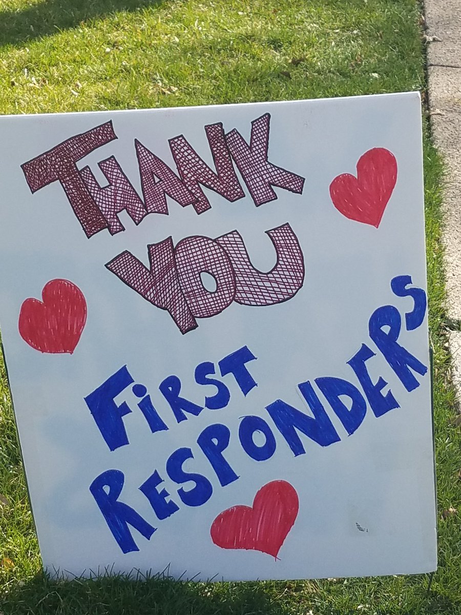 KrisColella's tweet photo. Some uplifting photos from around town in Ridgewood, NJ today. #coronavirus #StayHome #HealthcareHeroes  @ridgewoodpatch @njdotcom @News12NJ https://t.co/94bRL8RXKE