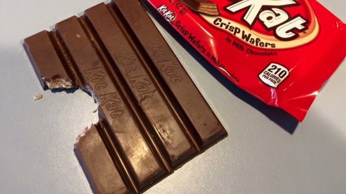 This how Troy Stein eats Kit Kat’s