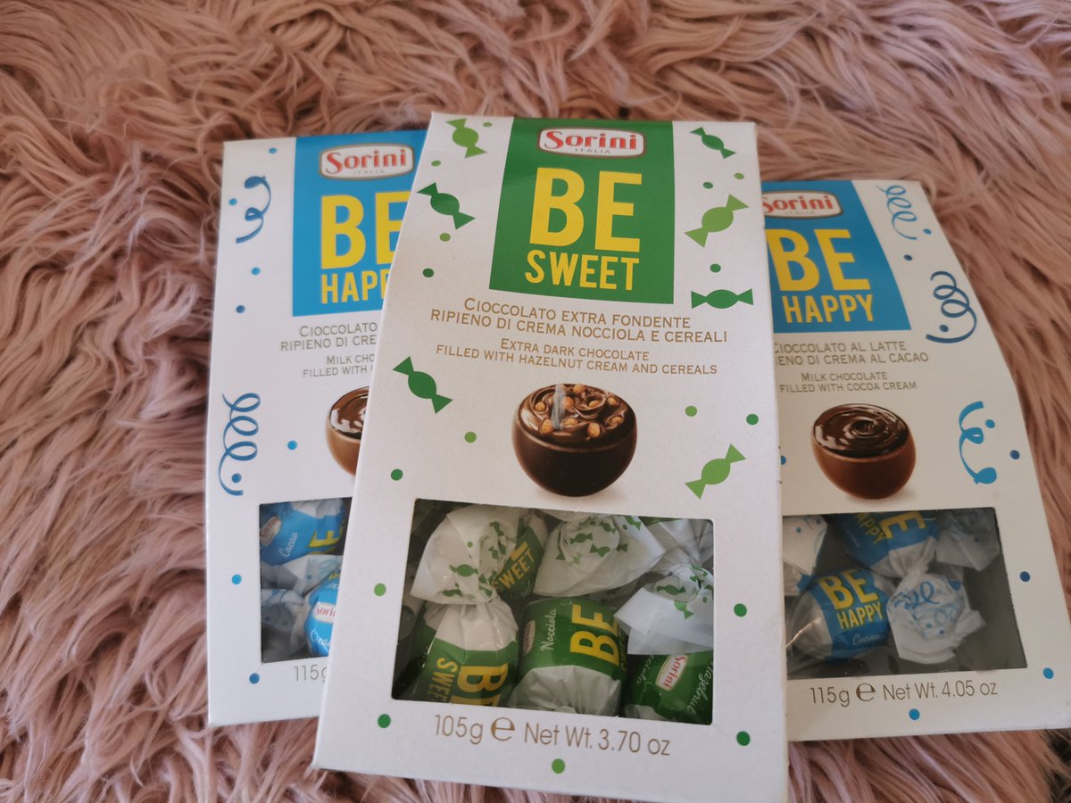MrsYorkshireUK's tweet photo. WIN THESE FEEL GOOD CHOCOLATES! Please follow me, @YorkshireFams @BloggerUpNorth + RT! On 30/03/I will pick a winner and post these chocolates &amp; a positivity card to you (or a nominated person) #WinitWednesday #FreebieFriday GOOD LUCK! UK entries only. Giveaway closes 29/03 00HRS https://t.co/OF32wG6Ex8