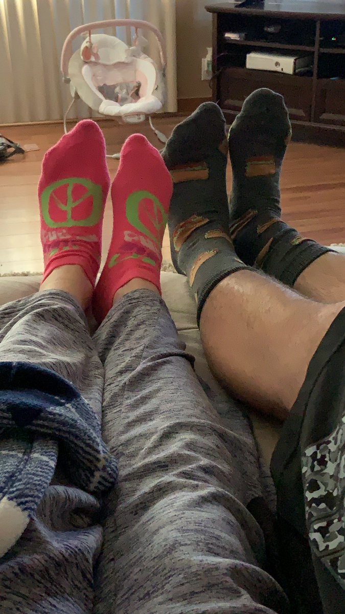 hopebhoward's tweet image. #spiritweekchallenge hot dogs and peace signs @CHSROYALARMY @MrKuchCHS @rjhoward93