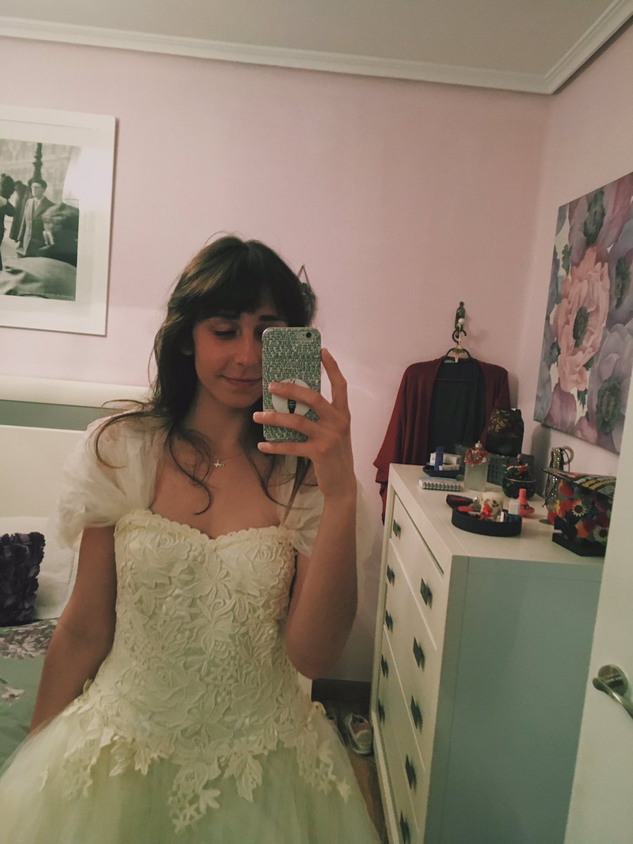 candelasaus's tweet photo. De no querer acompañarme al sexólogo y pensar que siempre me trataría por mi deadname a decir que le haría ilusión acompañarme al altar y que lleve su vestido de boda puesto #transitiongoals #TransIsBeautiful https://t.co/VGcbHXwPIc