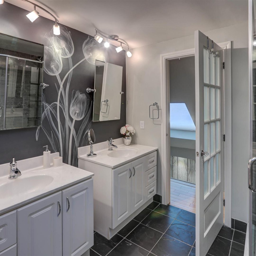 EdSellsThe6ix's tweet photo. #JustListed ๐| 706 Merton St. #Charming, #beautiful & #bright #semidetachedhome in #DavisvilleVillage with 3 bedrooms and 3 bathrooms. Interested in taking a look? Give me a call! (416) 918-9144 #EdSellsTheSix #EdAbdou #Realtor #TorontoRealtor #HarveyKalles #RelatorLife #Toronto https://t.co/LuC7qrWxPY
