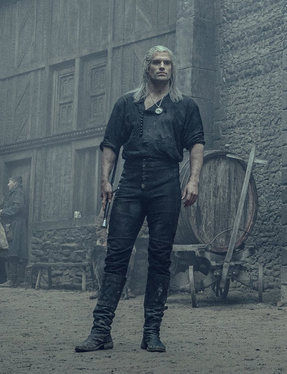 Masclarowater's tweet image. —Geralt, no bajes a la calle

—Voy a tirar la basura, Sardinilla