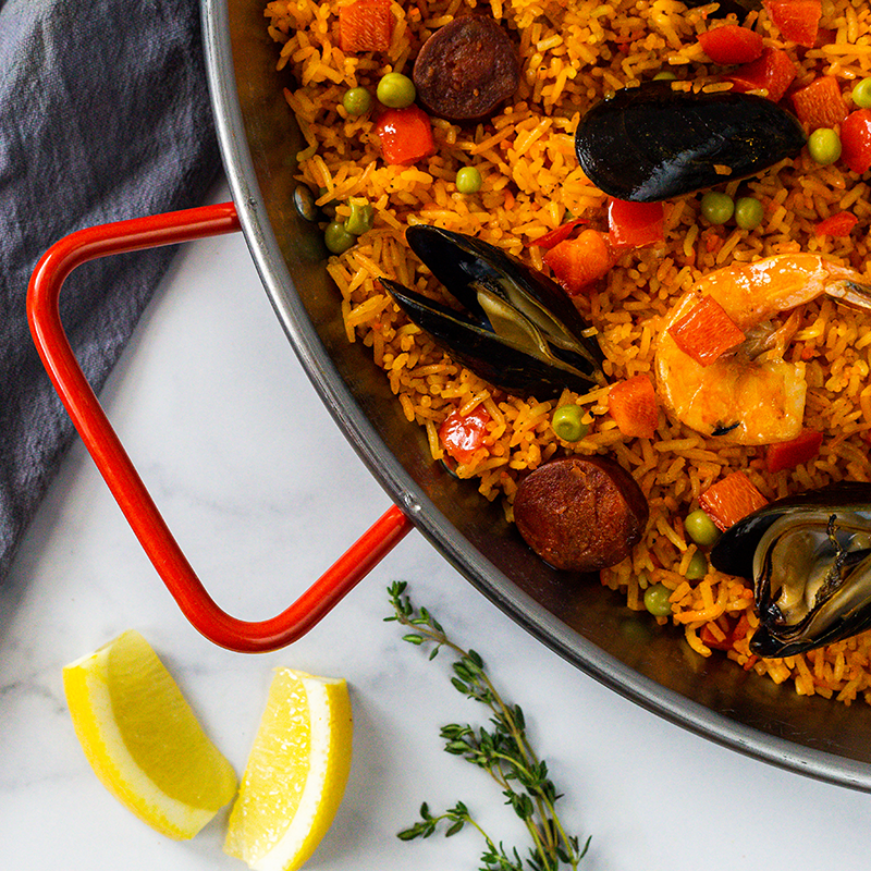 Our 3rd paella in our #NationalSpanishPaellaDay round-up is the full-flavored Paella Mixta. “Mixta” translates to “mixed” from Spanish. Paella Mixta combines the best of both worlds: meat and seafood for a marriage bursting in flavor.

soo.nr/jqDC