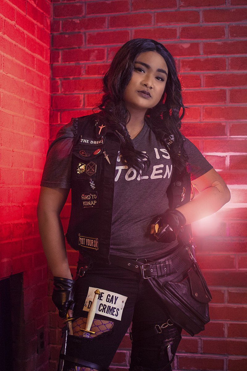 feelsbender's tweet photo. "You still may die in the Dregs."
Inej's dark eyes had glinted. "I may. But I'll die on my feet with a knife in my hand."🗡️

📸 @paraparapro
Six of Crows, Inej Ghafa (c) @LBardugo
I'm weeping over photos from Katsu, I can't💜😭💕
#PunkGrishaverse #PunkCrows #inejghafa #sixofcrows https://t.co/QHYCEfVjOK