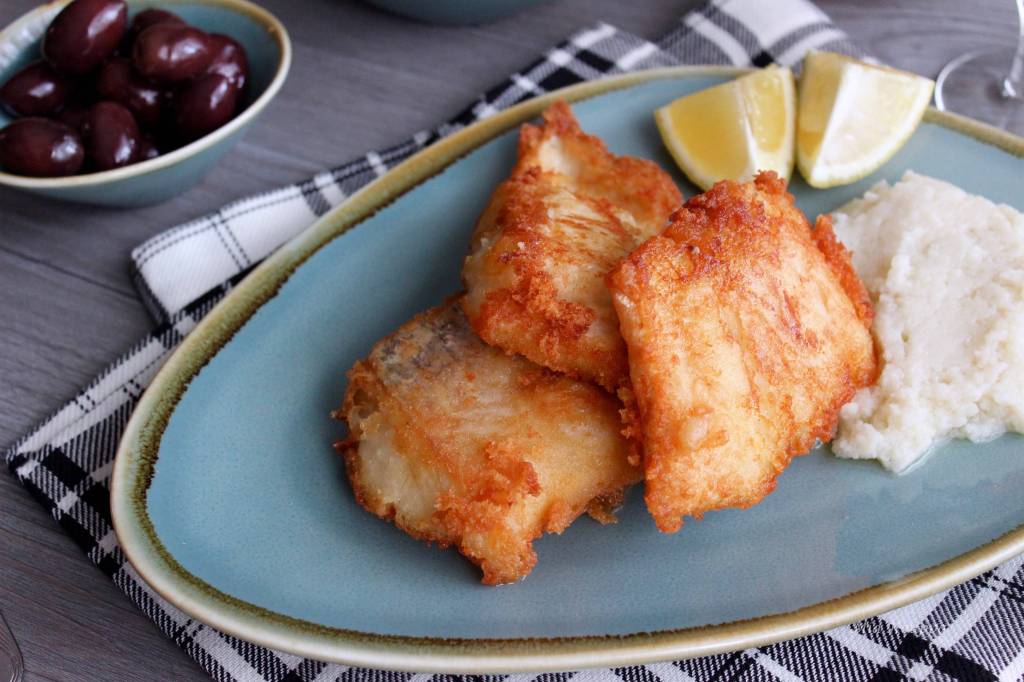 miakouppa's tweet image. It's Greek-to-me Fish &amp;amp; Chips: Bakaliaros and skordalia #cod #skordalia #friedfish #Greek miakouppa.com/2017/03/23/cod…