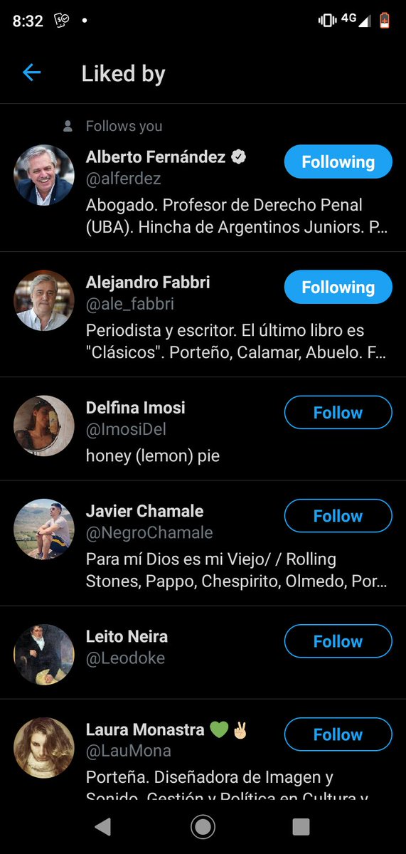 lucasllach's tweet photo. Es preocupante que el presidente @alferdez le dé like a este comentario; por lo pronto porque parece celebrar "ellos están peor" con semi-insulto a Piñera; pero más grave porque aquí murieron 6 personas y allá 2. O testeamos menos (malo) o tenemos más alta mortalidad (malo). https://t.co/SScKb6iC9s