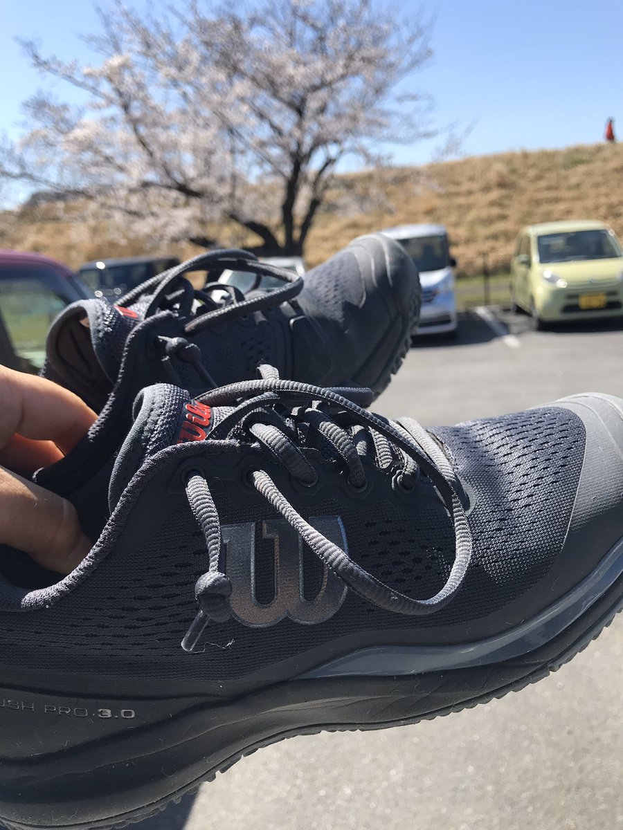 hattakazuhiko's tweet photo. やっと先月モニターに当選したウィルソンの新しいシューズ、ラッシュプロ3.0を使って練習。しっかりと止まれ、靴底が柔らかいので負担が少なくてすみます。練習相手も打球が変わってるのを実感してくれてました。
#打球が変わるシューズ #ウィルソン #RUSHPRO https://t.co/Z4SGXzML7x