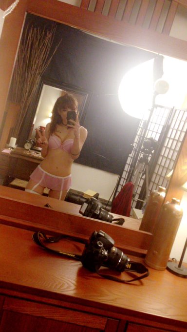 Suddenly it's not weird to hide inside and take sexy photos all day 😂 #StayHomeHub https://t.co/4BPO<a href="/tag/stayhomehub"class="tags"><span>#stayhomehub</span></a>