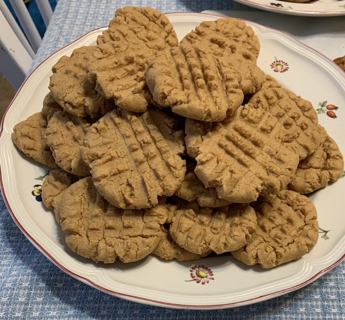 AMillerMMS's tweet photo. Made delicious bread, bagels and peanut butter cookies with my kids today. #familytime https://t.co/rg6Doovtop