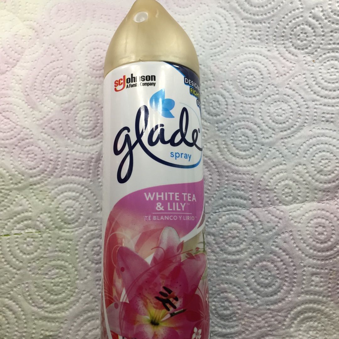 lupecampillo11's tweet photo. El toque ideal para aromatizar el hogar , tiene un olor esquisito a flores te blanco y lirio espectacular producto #influenster # limpio #gladespray #TheBigClean https://t.co/OcZgQiMtSI https://t.co/C8pbAn5hEa