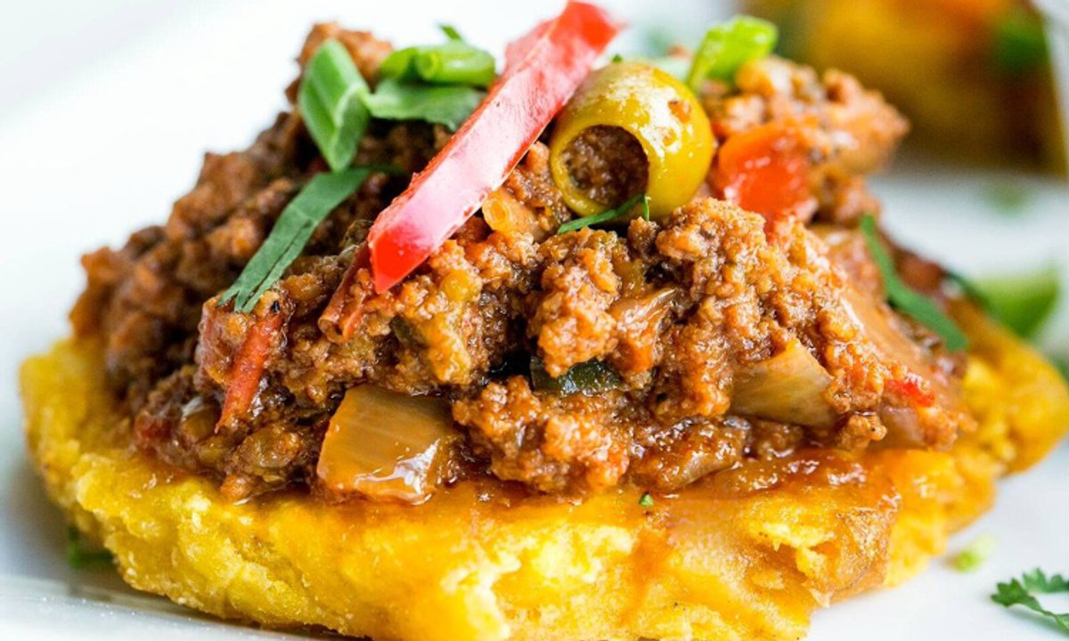 visitmiami's tweet image. For 20+ years, Havana Harry's has been both a pillar of the @CityCoralGables community &amp;amp; the place to go for a one-of-a-kind fusion of Cuban, Latin, and American cuisines. #OrderOutHelpOut today &amp;amp; support this #MiamiEats classic.  #TheGreatAmericanTakeOut bit.ly/3aiLo7I