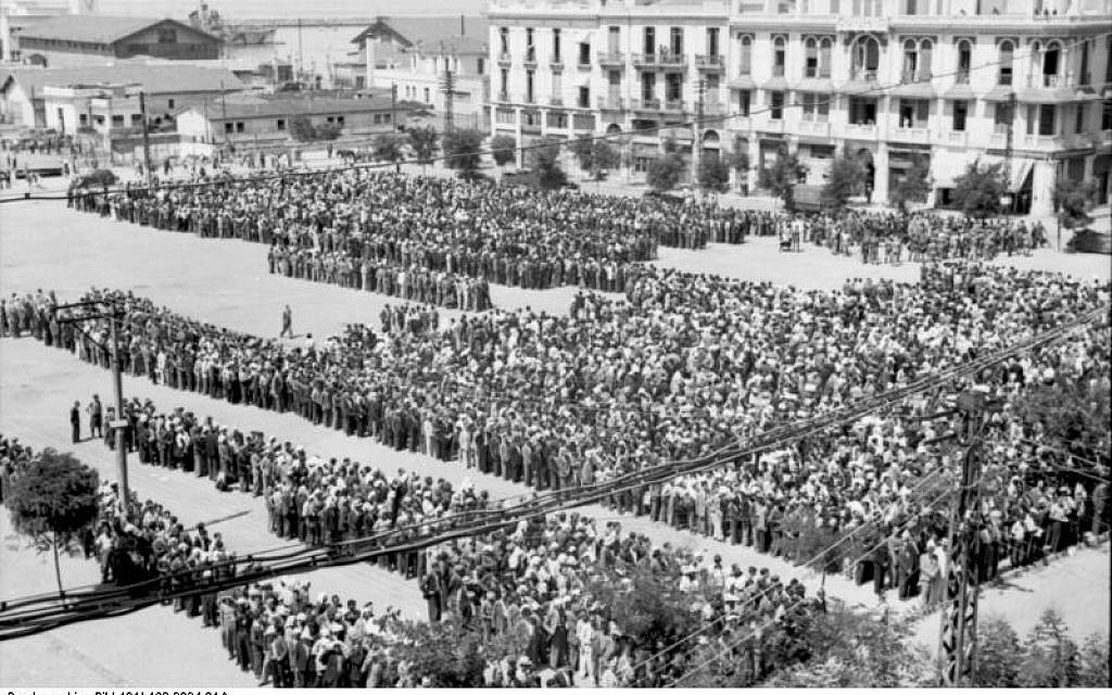 March 24, 1943  | Approximately 2,800 Jewish men, women and children from the ghetto in Salonika arrive from occupied Greece to #Auschwitz. 

Following the selection, at least 1,986 of them are killed in the gas chambers.