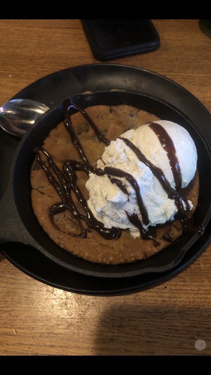 mjacinto9's tweet photo. #VHSCanCook  Thai Chicken Wrap with Bib Lettuxe and a delicious skillet cookie for dessert!! I ate it all :-/ https://t.co/riO1jOgVWR