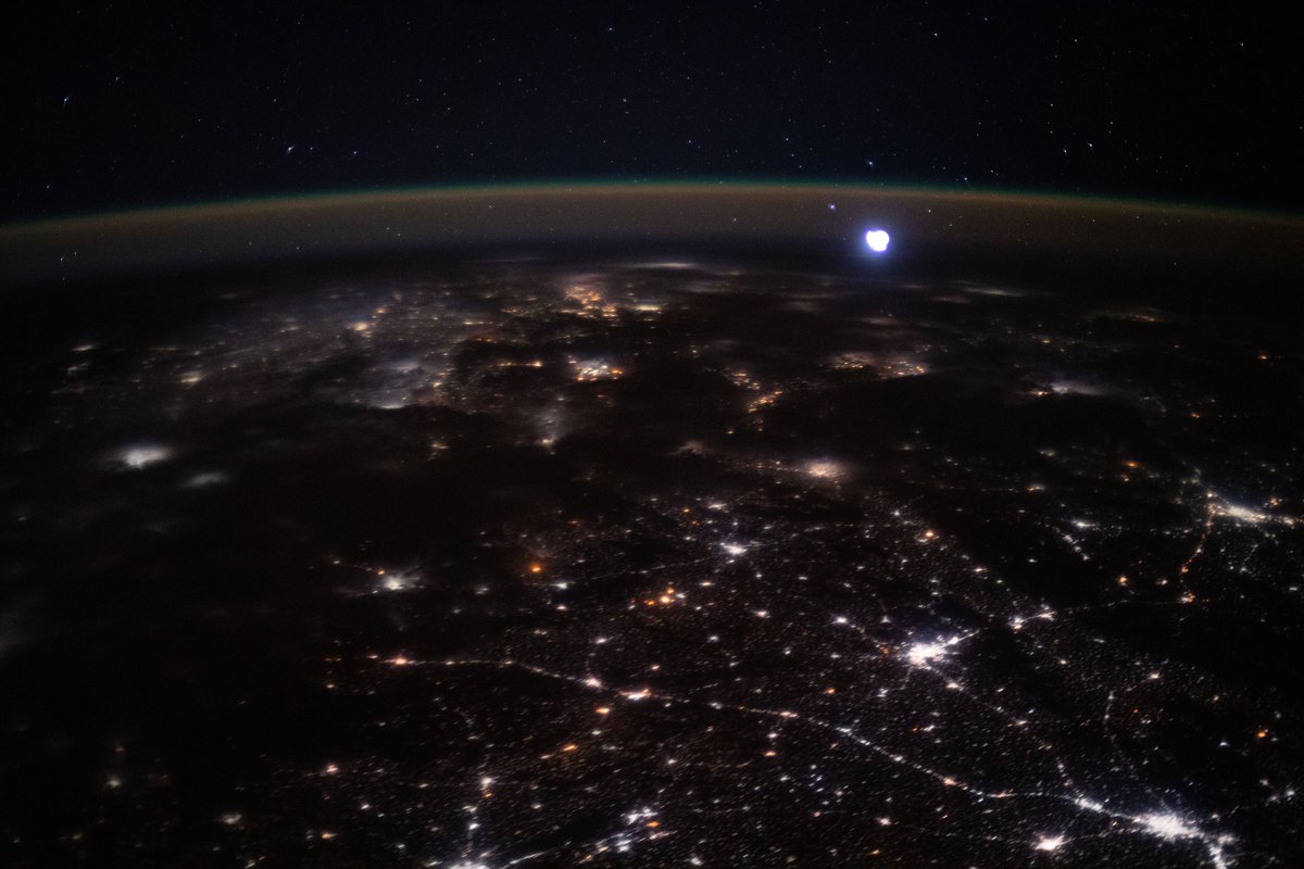 Space_Station tweet picture