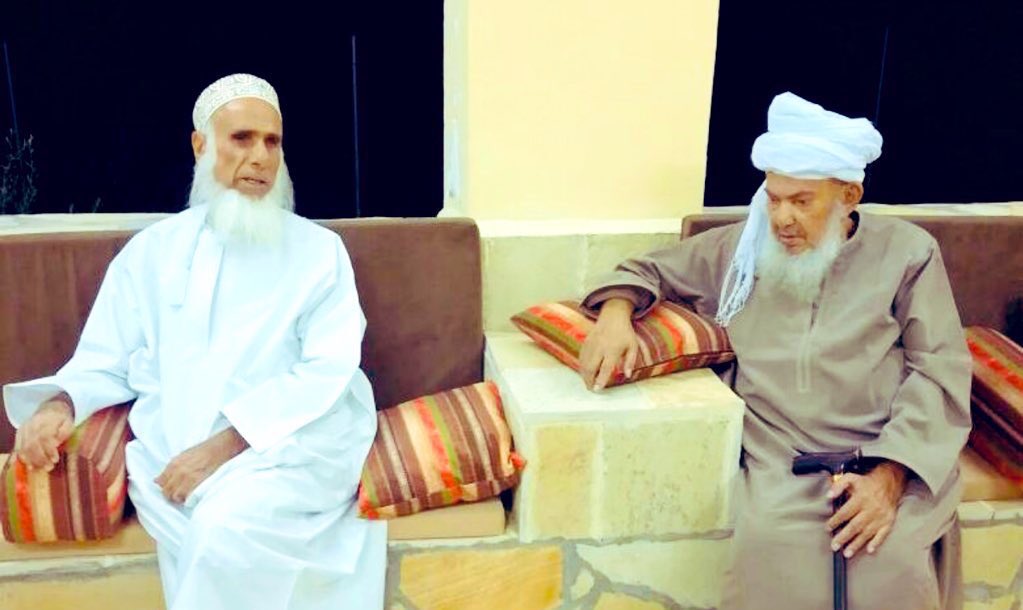 الشيخ حمد بن ثنيَّان النهر الذي 
توقف عن الجريان في يوم ماطر
————————————
    حمود بن سالم السيابي        
————————————
facebook.com/10000322147374…