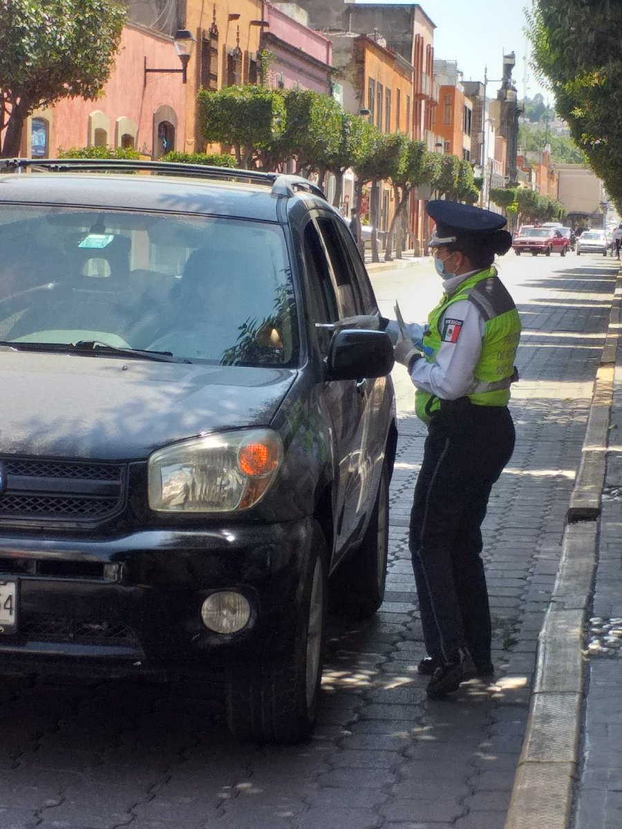 EstatalCaminos's tweet photo. El Área de Prevención de Accidentes de la Policía Estatal de Caminos y Vialidad de la #SSCTLX, permanece en diferentes puntos de la Ciudad Capital, con la Campaña de Prevención COVID-19, en coordinación con #SESA, a fin de mantener informada a la población
#PorUnTlaxcalaSeguro https://t.co/pIGpGtsArB