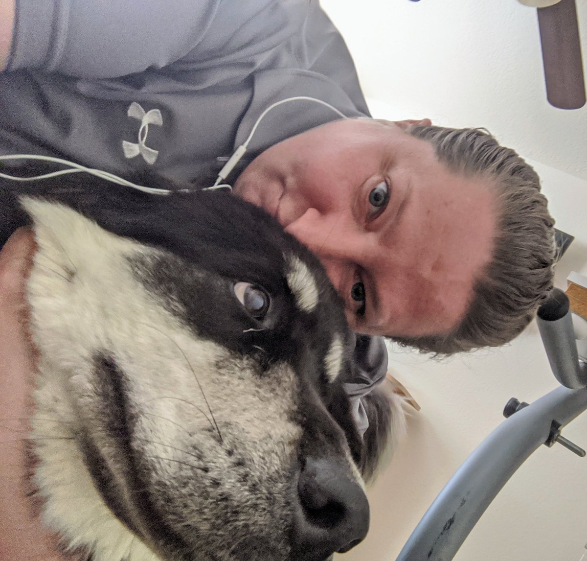 alice_bilbrey's tweet photo. Selfie break with Lucy πΎβ€οΈ #TMIEpiscopal #TMILearns #dogsofTMI #workingfromhome https://t.co/GwsUbCqbae