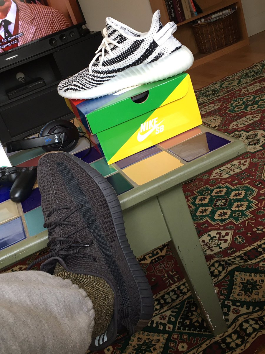 skeeege's tweet image. Cinders are a solid 350. Glad to have a black pair back in rotation 😎🔥#FlexFromHome #YourSneakersAreDope