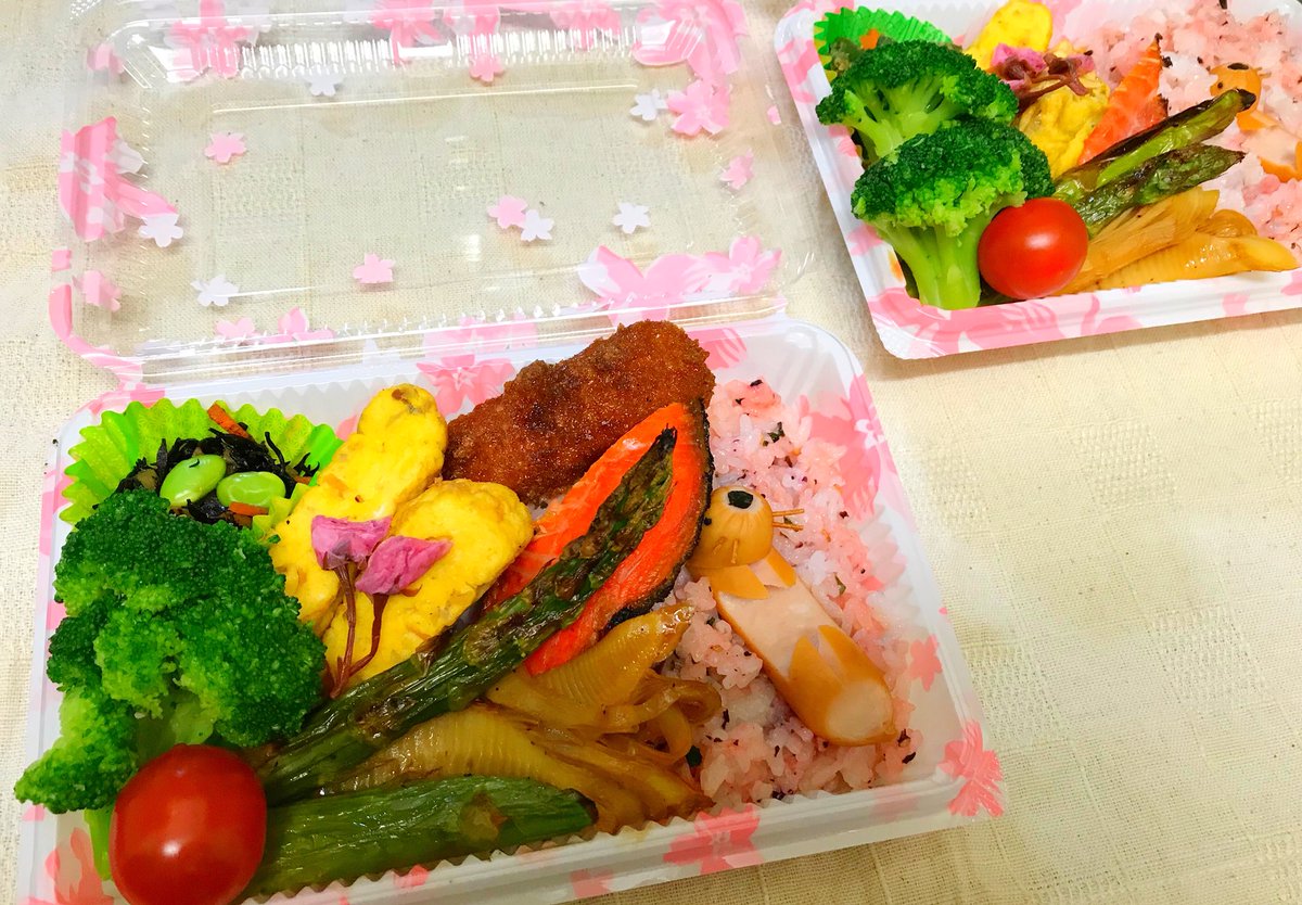 むぎしゃむ イラスト ご飯 おはようございます 今日のラッコ弁当は 春爛漫なお弁当 ラッコ夫が泊まりの仕事で1日帰って来ないのでいつもの弁当箱ではなく捨てられる容器です ラッコ弁当 お弁当 お弁当記録 お弁当作り楽しもう部 Twitter家庭料理
