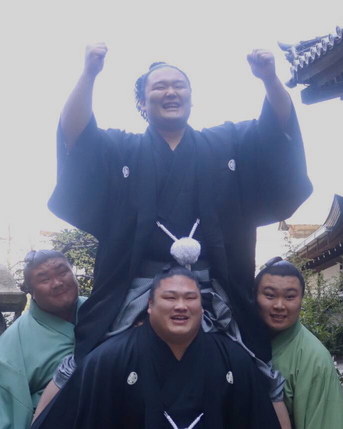 ET6yQKiU4AAPkvB?format=jpg&name=900x900