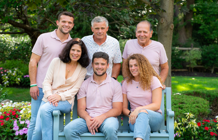 SusanBDesign's tweet photo. Now through 4/10, we are offering NO CONTACT "Porch Portraits" for you and yours at your home. Long lens = social distancing, and capturing your family in this moment. 

Book today, and pay what you can on a sliding scale: $75- $125. (Travel fees included for 20+ miles) https://t.co/WzzcTQm5sr