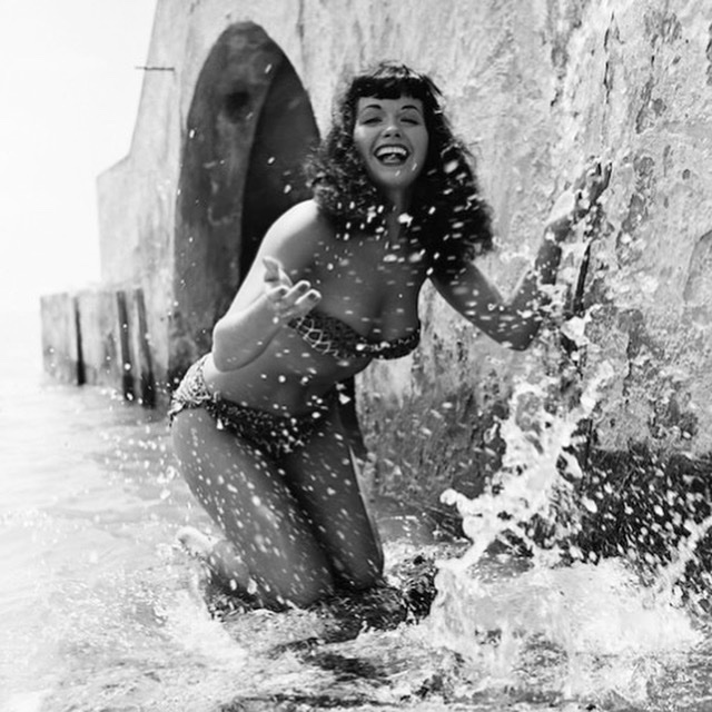 Watch Bettie Page's leaked NSFW photo on TwXstars
