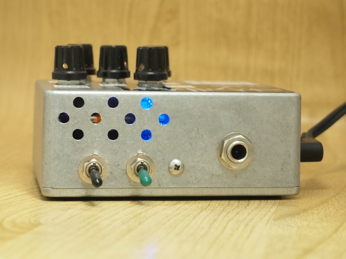 HV-PREAMPのちょっとオーダー品を承りました。 ・アンプの横に置いて