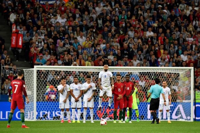 nicomaureira's tweet photo. @record_mexico @Cristiano @Raul_Jimenez9 Que “Chicharito” le pregunte a @kingarturo23 si tuvo miedo al tiro libre de “CR7”. https://t.co/qI9c8C73gR