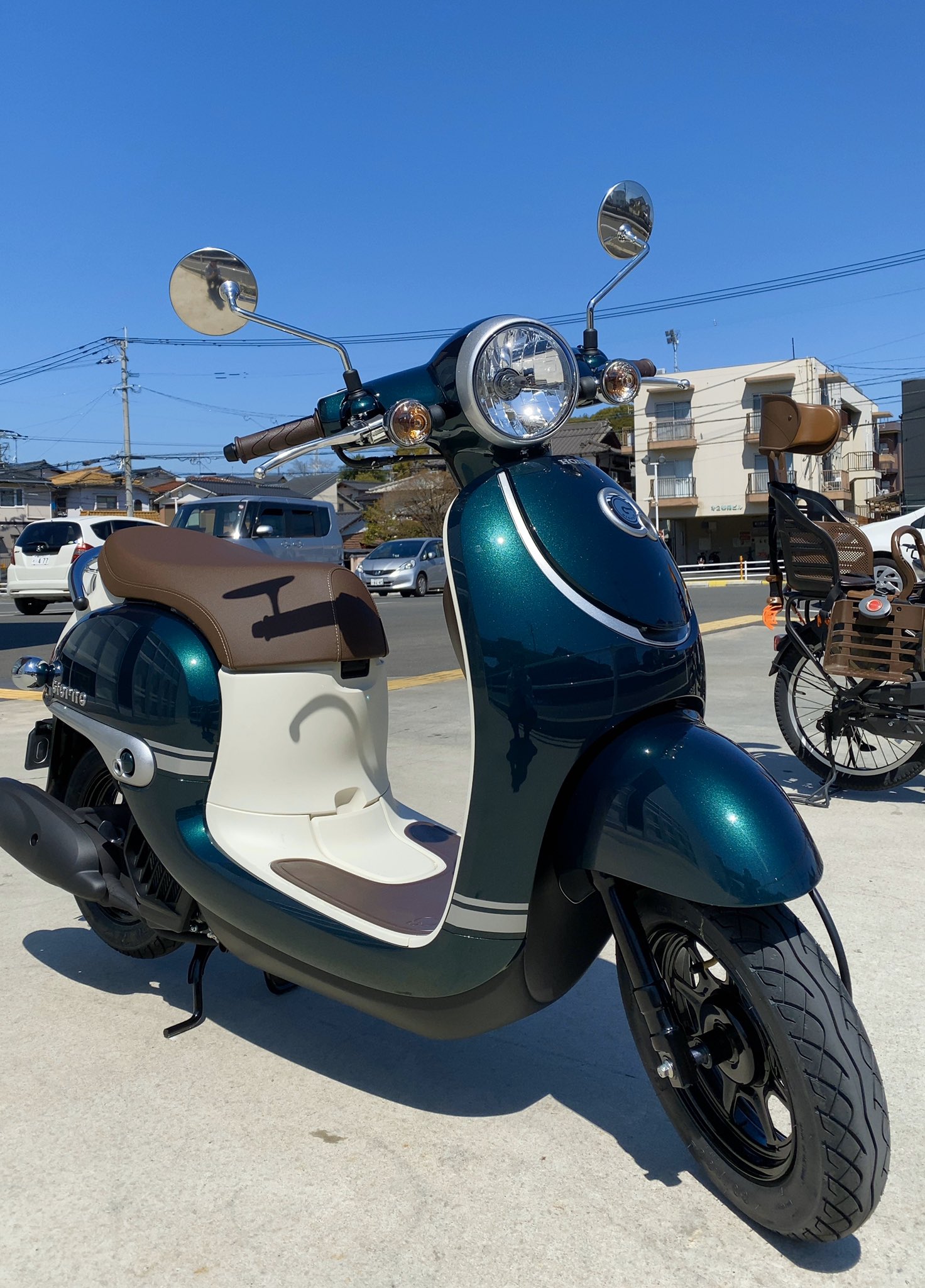 ゆるキャン はいいぞ 新しい原付に買い替えました エンジン音が静かすぎる 前の原付はﾌﾞﾍﾞﾍﾞﾍﾞﾍﾞﾍﾞ Wwwwとか下痢かよと思う程でしたが これはｽｩｰ って逆に不安になるレベル そして 燃費80 0km Lとか現代技術ハンパねぇな ジョルノ