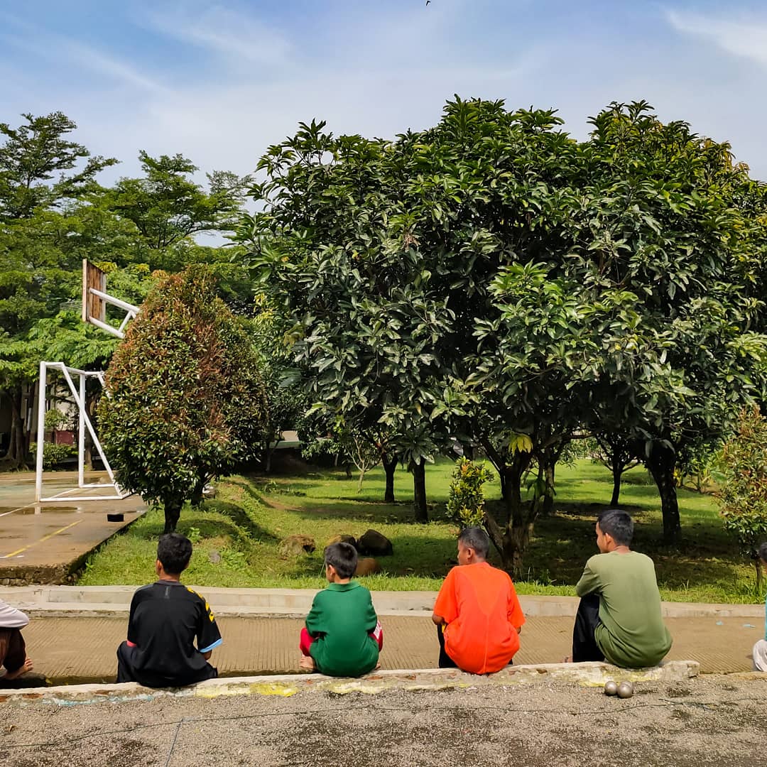 ArjasHasan's tweet photo. Santri Sekolah Cendekia BAZNAS  Meluangkan waktu sejenak untuk berjemur di waktu pagi, setelah berjemur dilanjutkan dengan olahraga, Rabu (25/3/2020). #SalamMantap😊👍 #HidulSehat #LawanCovid19. https://t.co/hkoopi9bPJ