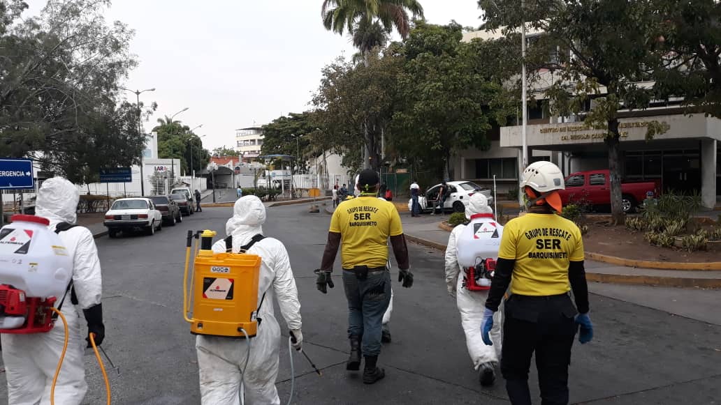 Desinfección al Hospital Central Antonio María Pineda Equipo de PC Lara /Grupo Rescate SER .#UnidosContraLaPrevencionDelCOVID-19 @gestionperfecta @SPPSLARA @NicolasMaduro @PCADLARAOFICIAL