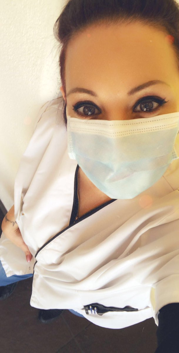 LoredanaGulizia's tweet image. Facciamo in patto io vado a lavoro e tu resti a casa cosi ci aiutiamo l’un l’altro...