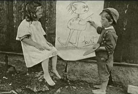 اضن انها سـ تقتله بعد ان ينتهي من تكميل اللوحه 😂