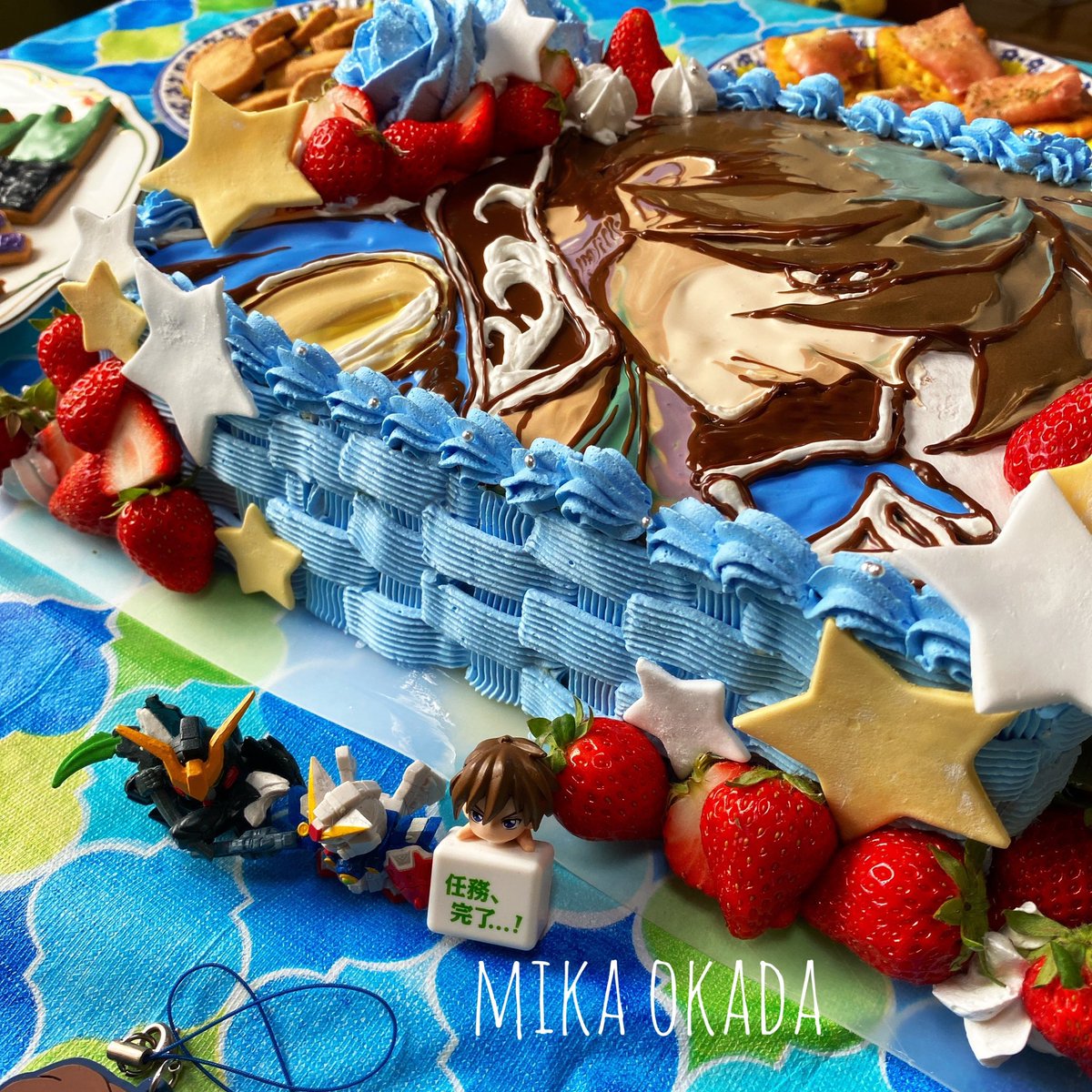 オカダ ミカ 手描きイラストケーキ Sur Twitter ヒイロ ユイのイラストケーキ 今回は周りに絞りもいれました 大きい目のケーキです こちらはガンダムw好きなお友達との集まりで作らせていただきました ケーキ イラストケーキ デザインケーキ Cake