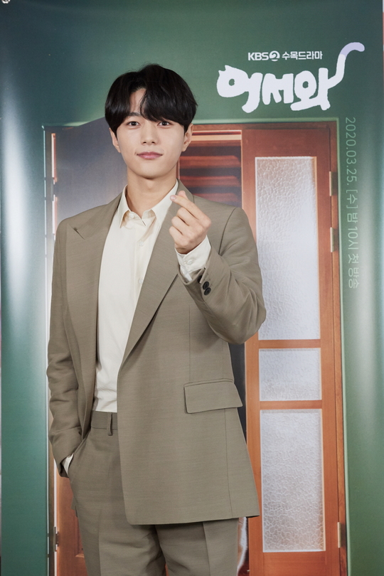 staywithyouL's tweet photo. [📸] Media HD Compilation

🗓️: 25/03/2020
🖤: "Meow, The Secret Boy" - Press Conference
🔗: https://t.co/AWHeDC86Xr

@INFINITELKIM 🐈

#김명수 #명수 #엘           
#kimmyungsoo #myungsoo 
#金明洙 #L #ミョンス #エル 
#어서와 #WELCOME #홍조 https://t.co/lxjEMH5BhD