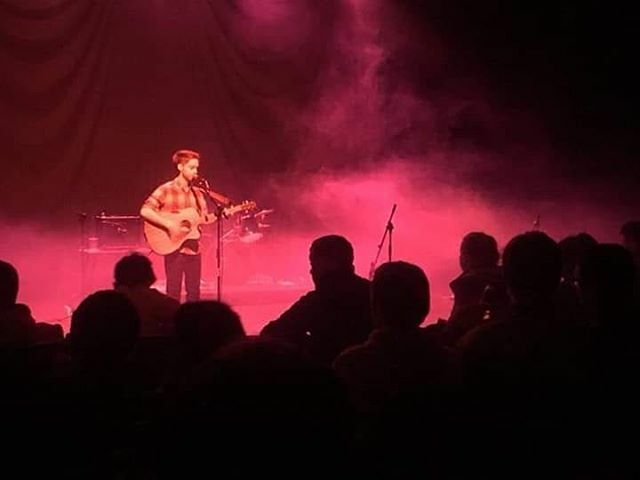 I'll be doing a live stream this Saturday at 8pm the 28th of March. 🇮🇪✌
Any requests just ask , I'll give you a shout out 
#livestream #love #folkrock #ireland #musician #singersongwriter #singersongwritersofinstagram #poetsofinstagram #writersofinstagram #acoustic #electric