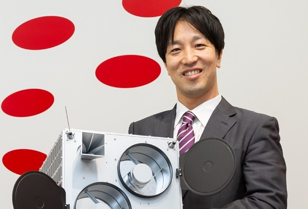 JapanGov's tweet image. NAKAMURA Yuya, the world’s first university student who launched a satellite, is now spearheading an affordable #SpaceDevelopment solution with microsatellites. Learn more: lnky.jp/yZaI398 #InnovationJapan #HighlightingJapan #SpaceAge #JStartup @axelspace_en