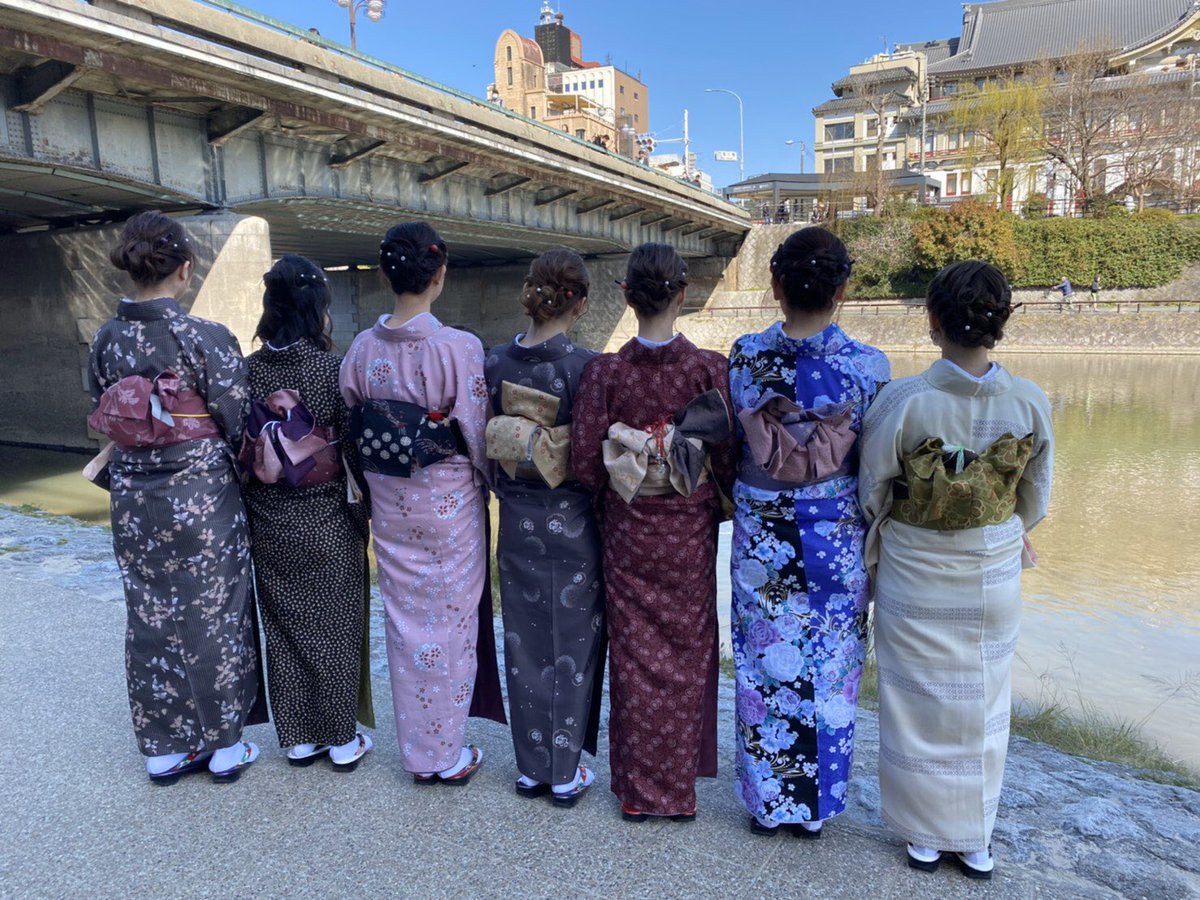 蹴上インクラインも桜咲いてきましたぁ♪
kimono-koto.com/okyakusama/237…

#京都 #四条烏丸 #着物 #着物レンタル #和服 #浴衣 #浴衣レンタル #京都着物レンタル #そうだ京都行こう #夜遅くまで #22時迄 #夜10時迄 #蹴上インクライン #桜 #人力車 #kyoto #shijokarasuma #kimono #yukata #rental #koto