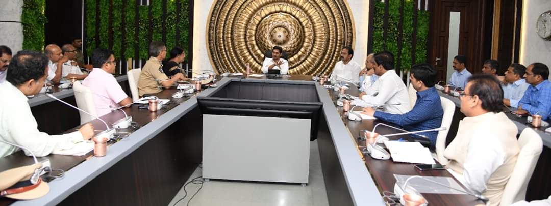 కరోనా వ్యాప్తి నివారణకు తీసుకుంటున్న చర్యలు,రాష్ట్రంలో  తాజా పరిస్థితులపై ఉన్నతాధికారులతో సమీక్ష సమావేశం.