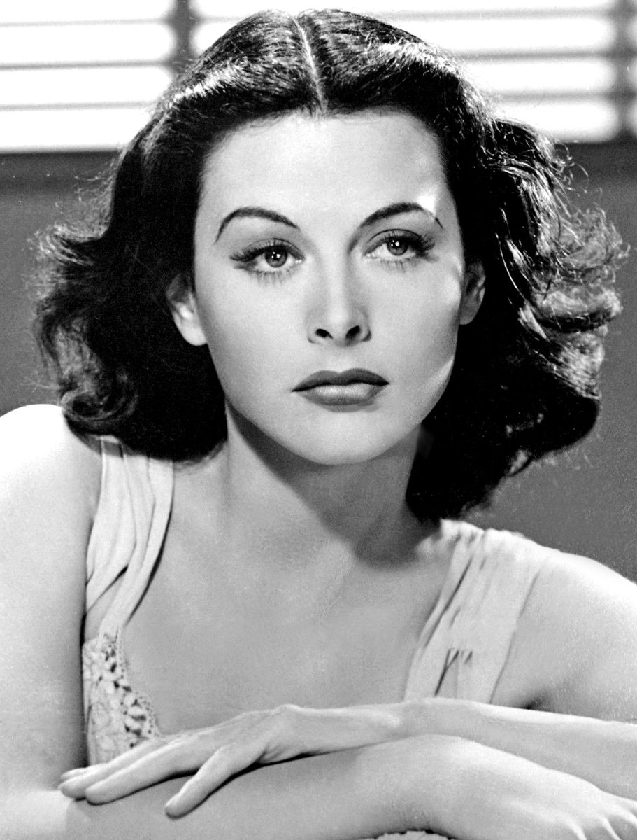Hoy en #mujeresparalahistoria homenajeamos a Hedy Lamarr (1914-2000).

Desarrolló un sistema de frecuencias variables. Esta tecnología es la base de los sistemas de telefonía sin cable, bluetooth, GPS y wifi.  #juntosllegamosmaslejos #talentofemenino #santaluciacandidatos
