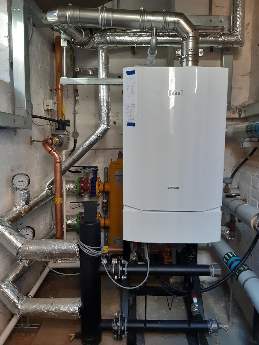 Take a look at one of our recent small #boiler projects successfully completed at a paper archives in Surrey!

Featuring @idealboilers Evomax with the low height frame kit &amp; cascade ancillaries accompanying the application perfectly where space was snug.