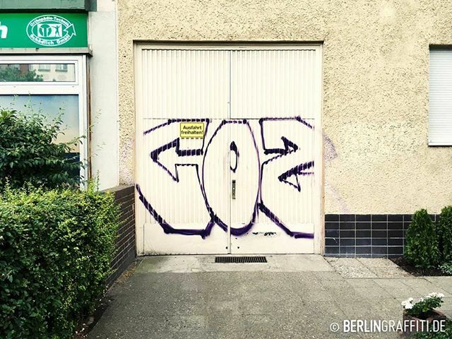 berlingraff's tweet photo. COZ — #berlin #graffiti #berlingraffiti #graffitiberlin #fotoboom #moabit #berlinmoabit #moabit21 #граффити — © BERLIN GRAFFITI — FROM "STRASSEN VON BERLIN #62" ON https://t.co/iYfAvtdlyi https://t.co/SKdzUQvwys https://t.co/uPFYEsgh6P