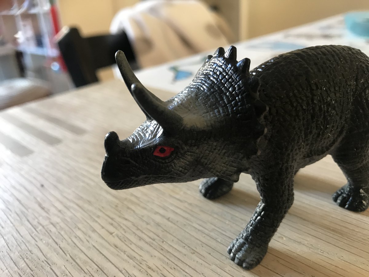GervenMichiel's tweet photo. Working from home with kids has its benefits too. My son and I are taking the time to learn dinosaur names. We're doing a dinosaur a day. Should keep us occupied for a while. Feel free to join in the guessing game, will post a new one tomorrow. We'll start out easy! #dinosauraday https://t.co/KEJJxfj6dr