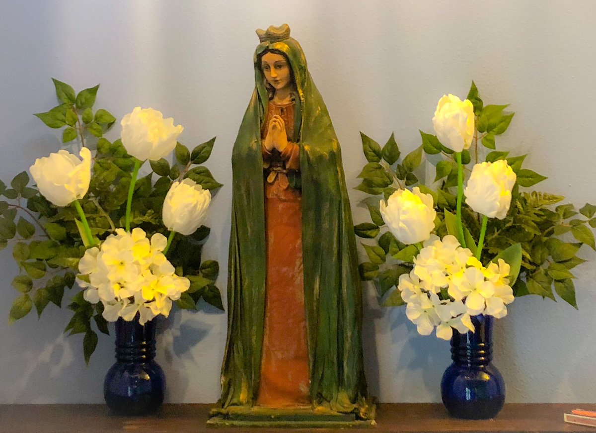 TJPriest's tweet photo. Nine months till Christmas!!!!!! Oh, I mean it is the Feast of the Annunciation. #Annunciation #christmas #episcopal #BatonRouge https://t.co/R26hRzTQl5