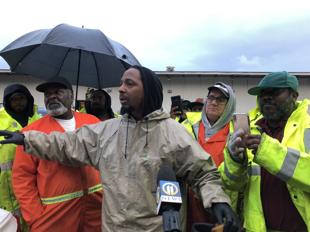 LizKilmerWPXI's tweet image. BREAKING:
Pittsburgh garbage collectors refusing to pick up, claiming they are not being protected and deserve hazard pay @wpxi